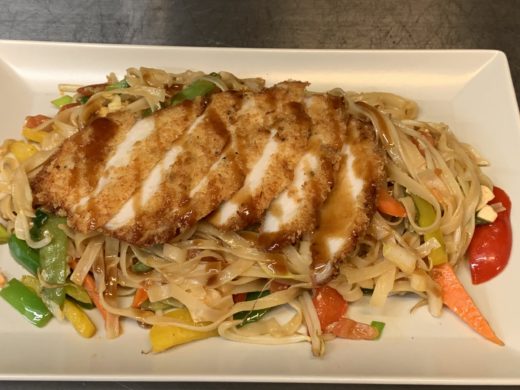 1505. Reisnudeln Mit Gemüse Und Tonkatsu Hühnchen